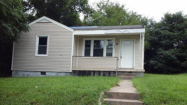 1st image of 833 S Jones St