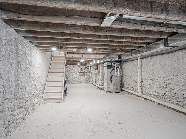 1539 S Wilton St — Photo 25