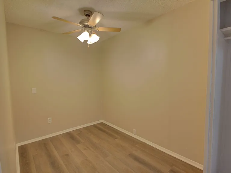 304 Larson Ct — Photo 8