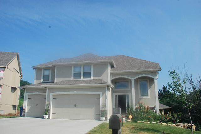 1st image of 709 Bluebird St