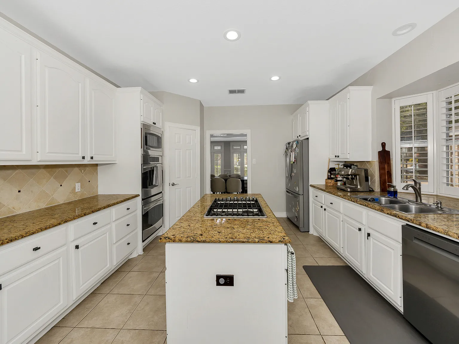 5 bed, 5163 sqft, $6,250 — Photo 3