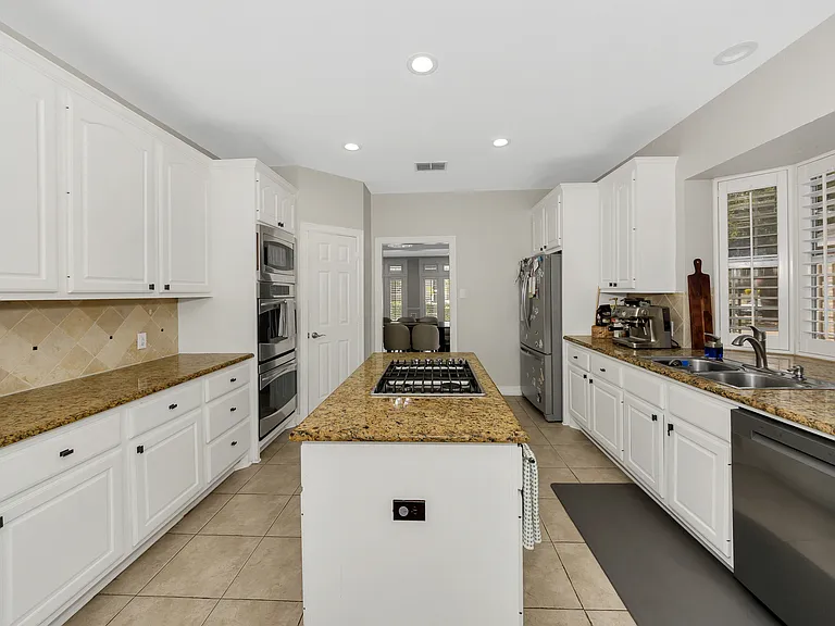 205 Bob O Link Dr — Photo 3