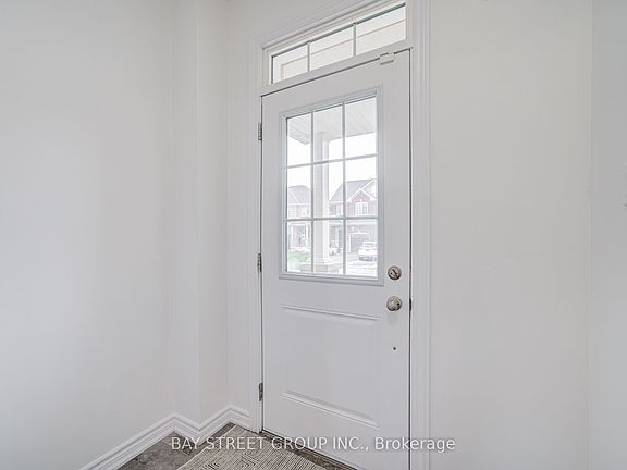 5th image of 10 Elsegood Dr