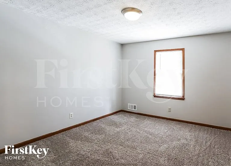 240 Summerwood Ln — Photo 12