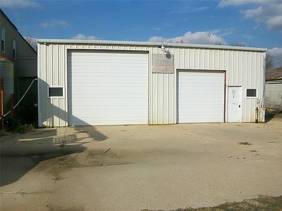 4th image of 309 E Broadway St