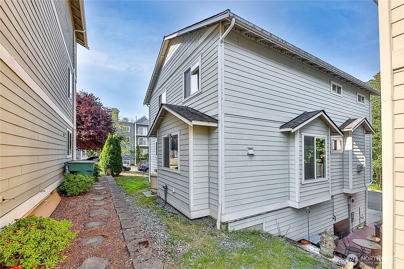 5th image of 1102 Chestnut Street