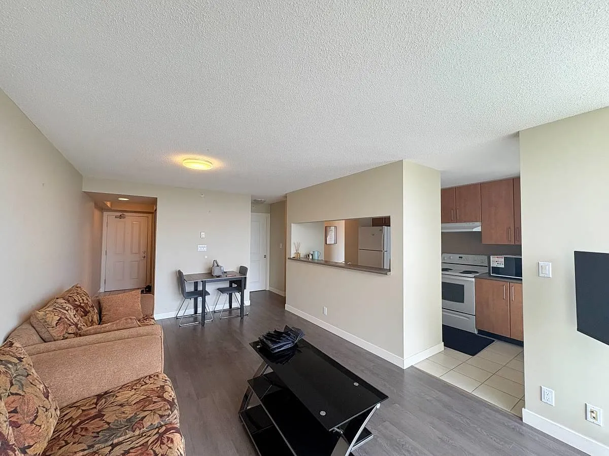 2 bed, 913 sqft, $2,650 — Photo 3