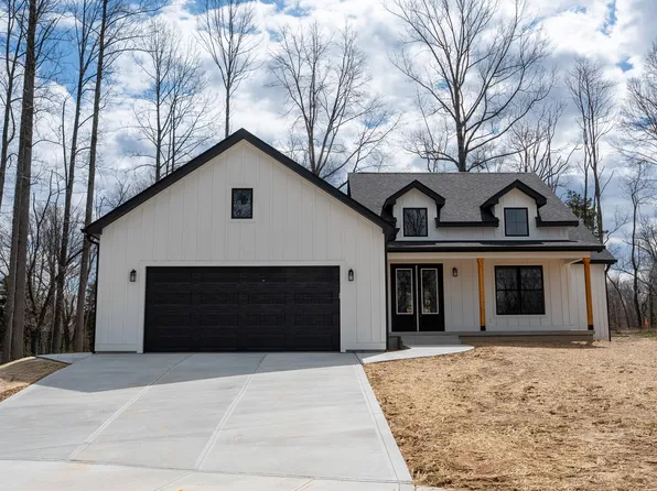 5123 Oak Ridge Pl, Columbus, IN 47201