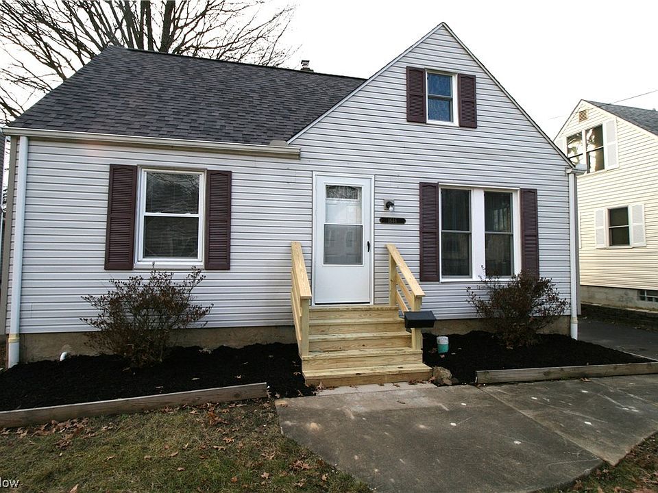 1st image of 1646 Redwood Ave