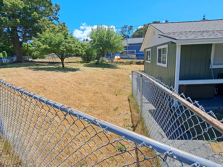 3259 Wright Ave — Photo 3