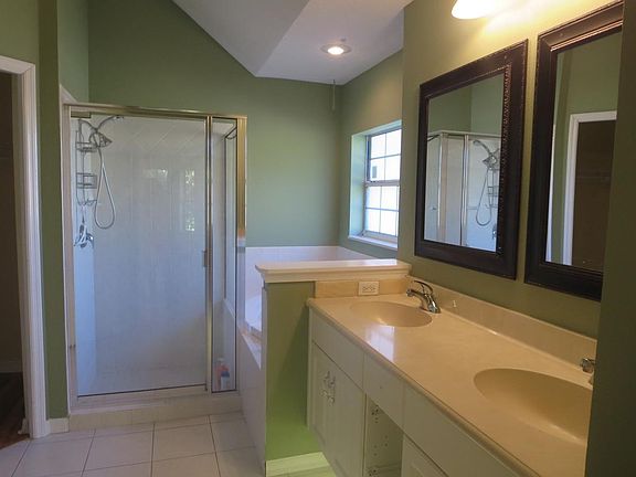 5th image of 4828 Winton Cir