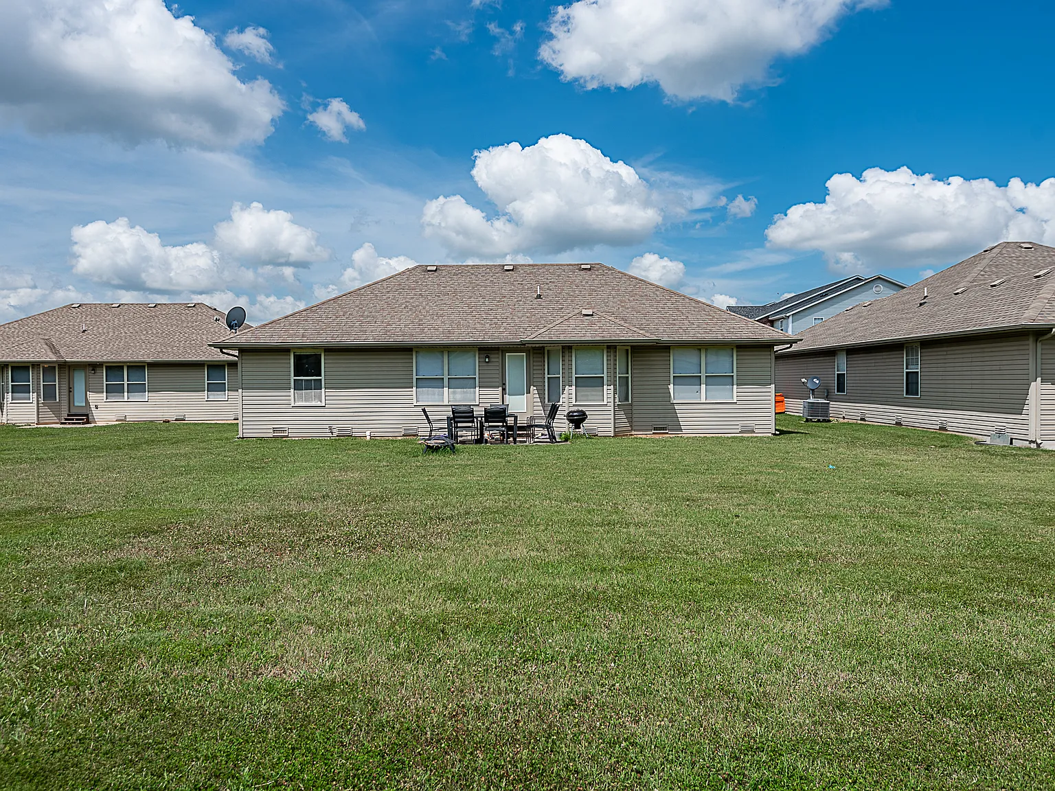 4 bed, 1408 sqft, $1,995 — Photo 4