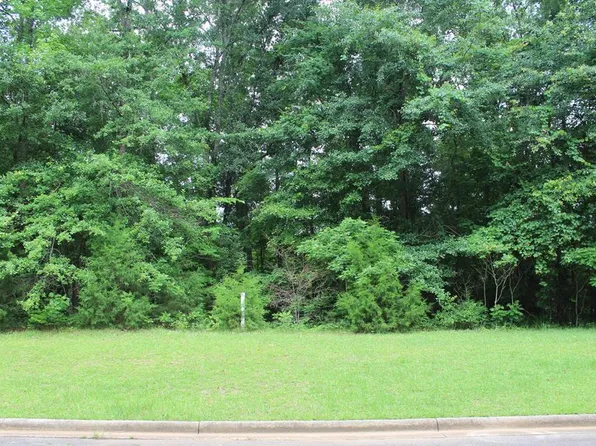 319 Ironhorse Ct, Albany, GA 31721