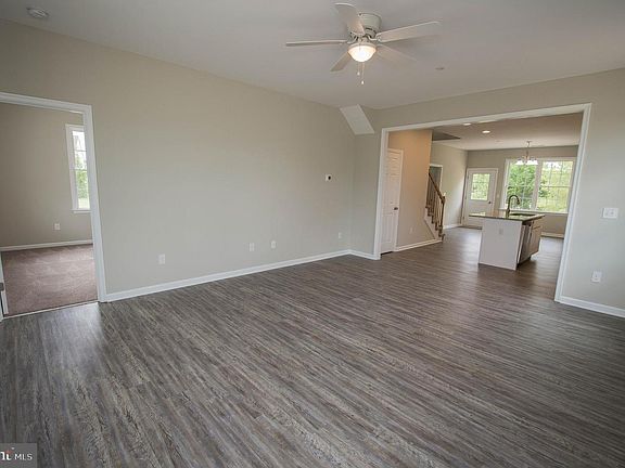 4th image of 300 Cottonwood Dr