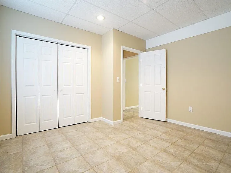 1935 Venesa Cir — Photo 52