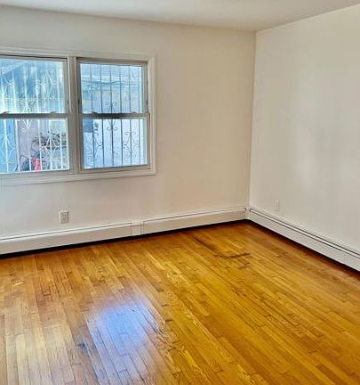 4th image of 40-17 166th St Unit 1
