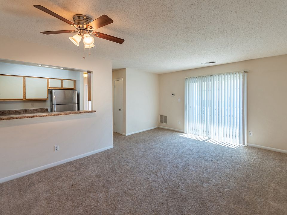 AshtonVillage-LivingRoom01