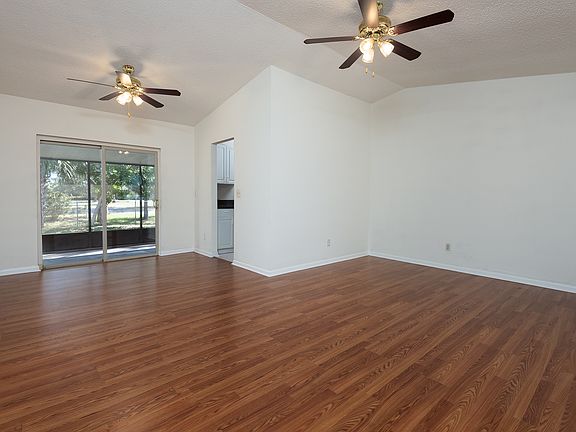 3rd image of 830 Friendly St