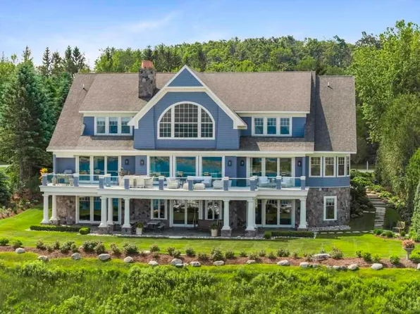 4440 Vista Dr, Petoskey, MI 49770