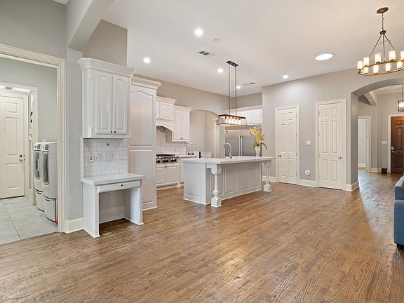 4th image of 417 Broken Sword Dr