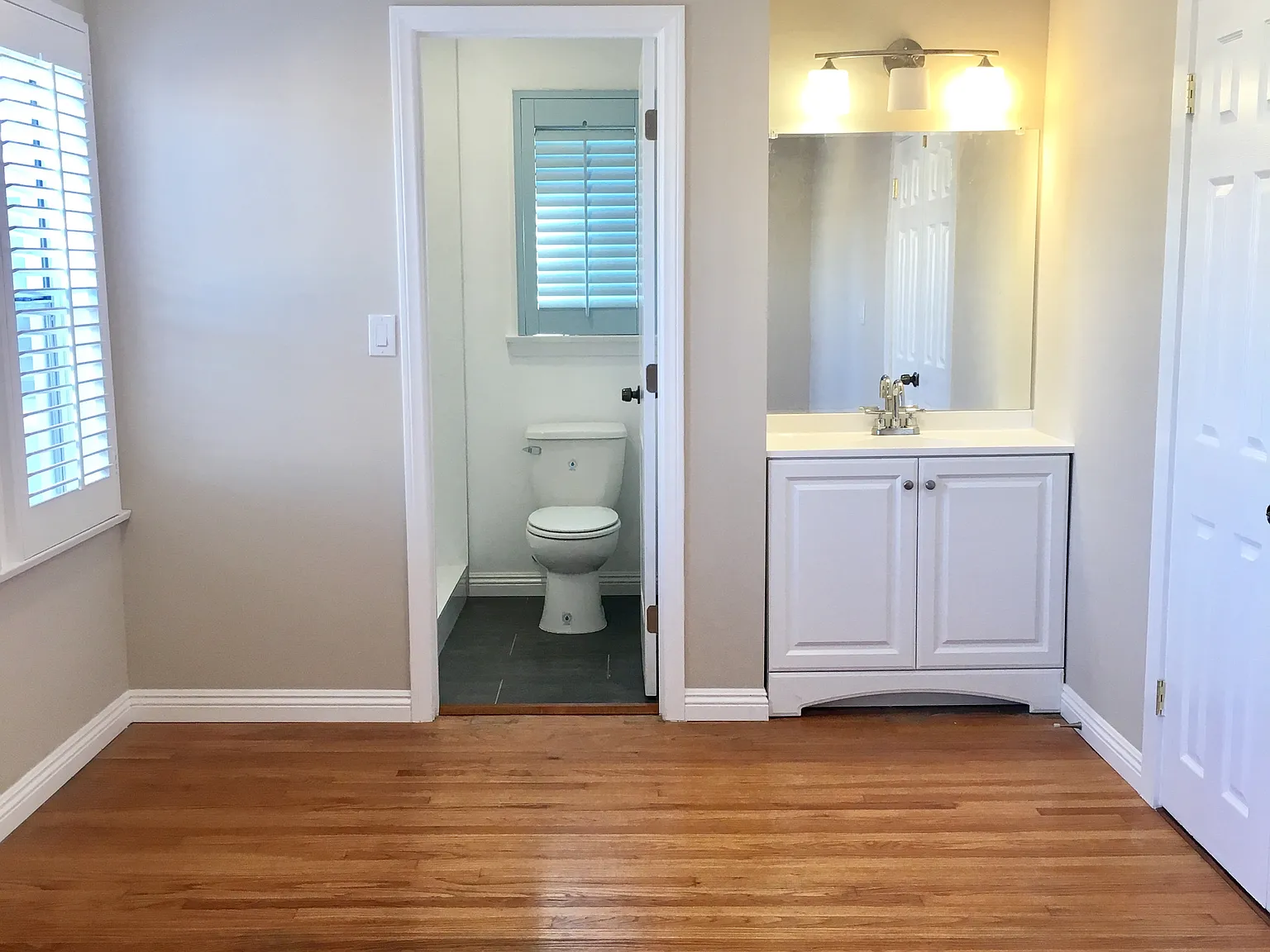 6012 S Harcourt Ave — Photo 4
