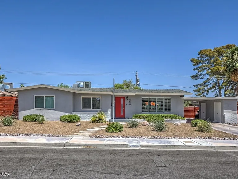 2400 Sherman Pl — Photo 4