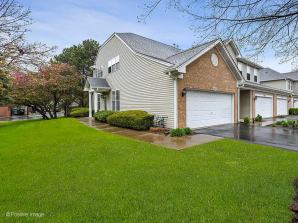 2825 Collins Ct, Naperville, IL 60563