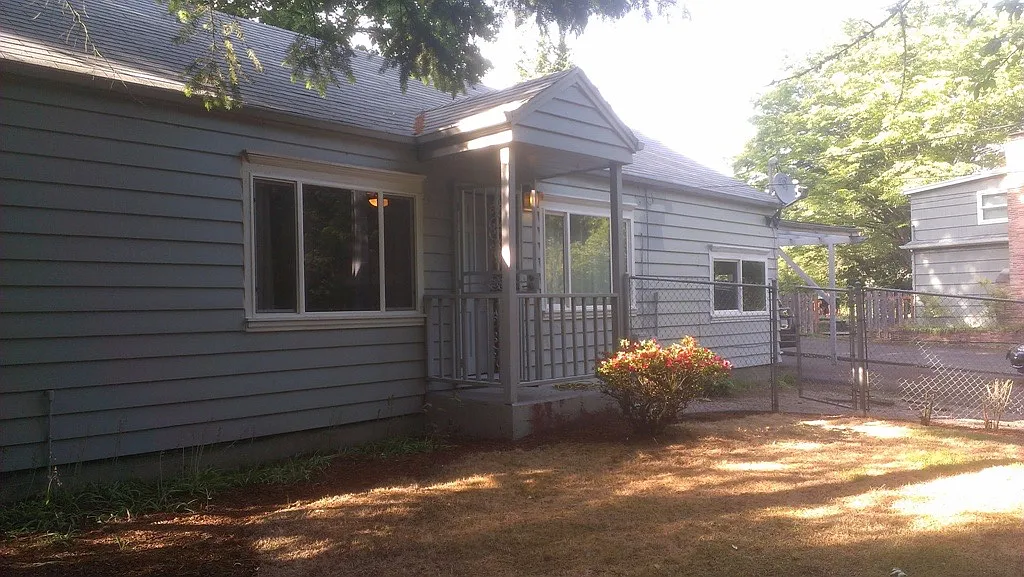 2215 SW Taylors Ferry Rd photo 1