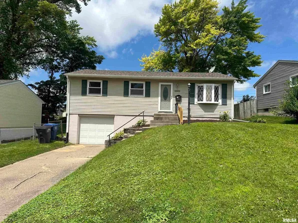 2806 Cypress Dr, Bettendorf, IA 52722