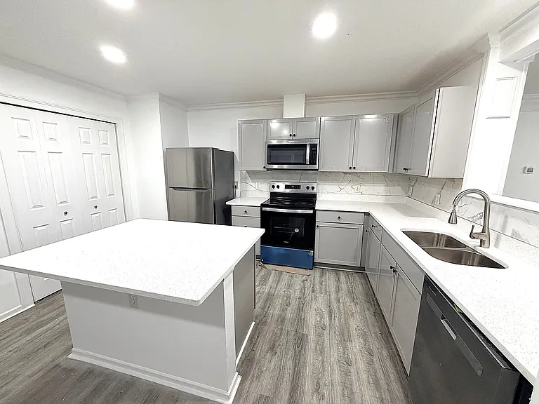 10882 Emery Dr — Photo 6