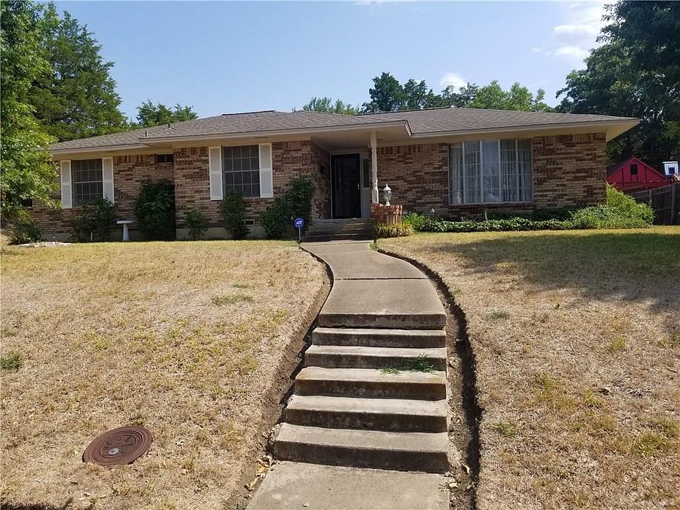 1st image of 324 Davis Dr