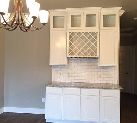 5th image of 2701 S Taylor Ct