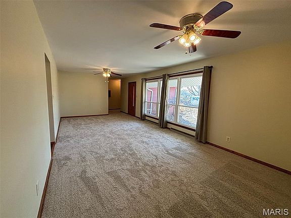 4th image of 710 N Maple St