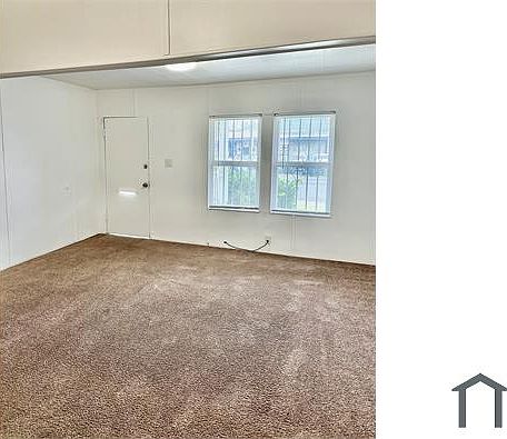 2nd image of 413 W Manchester Blvd