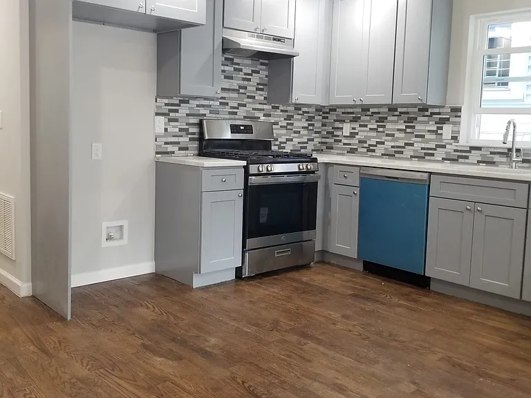 224 S 6th St #1 — Photo 26