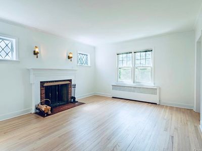 (Undisclosed Address), New Hyde Park, NY, 11040