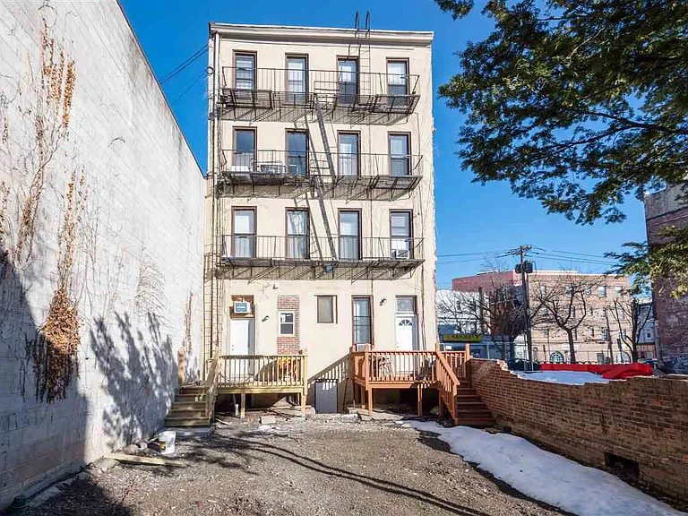 145 Brunswick St #1R — Photo 14