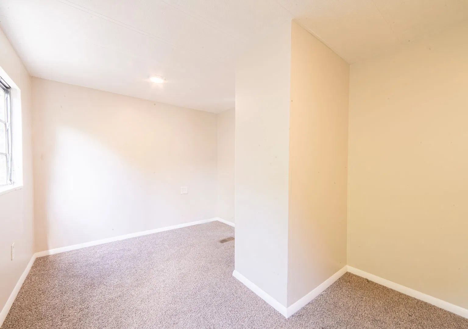 Spacious 3-Bedroom Mobile Home with Open Layout in Franklinville — Photo 1