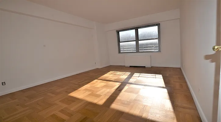 Rented by Manhattan Realty Group | media 3