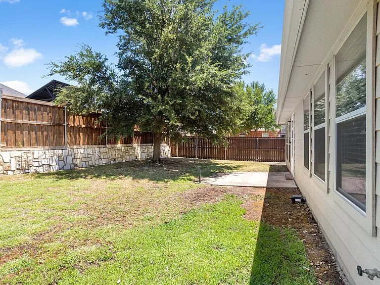 8200 Hitching Trl — Photo 26