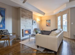 500 Richmond St W #315, Toronto, ON M5V3N4