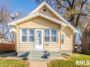 1202 S 7th St, Pekin, IL 61554