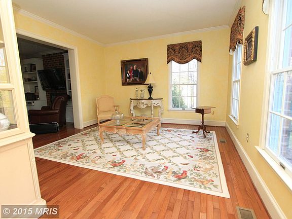 3rd image of 6831 Melrose Dr