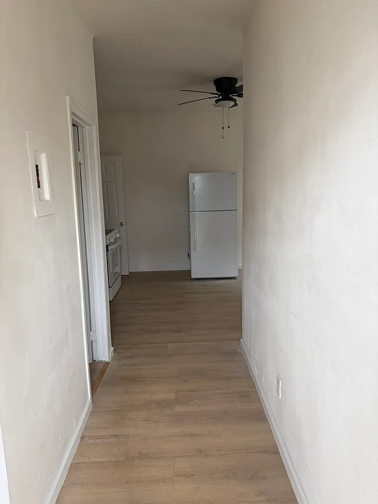 Building Photo - 501 N Saint Louis St #2
