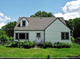 3884 Elmwood St, Vadnais Heights, MN 55127