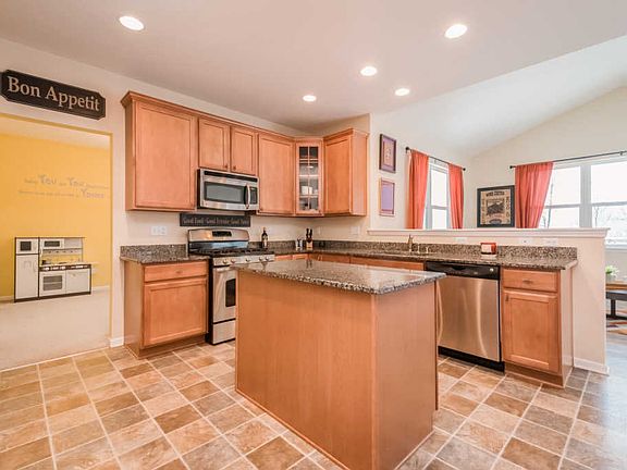 5th image of W195N17289 English Oaks Dr