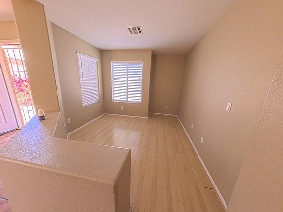 5th image of 3913 N 105th Dr