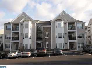 322 Creekside Dr, Brookhaven, PA 19015