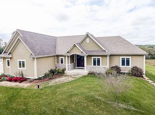 W303S6081 Bridle Ln, Mukwonago, WI 53149
