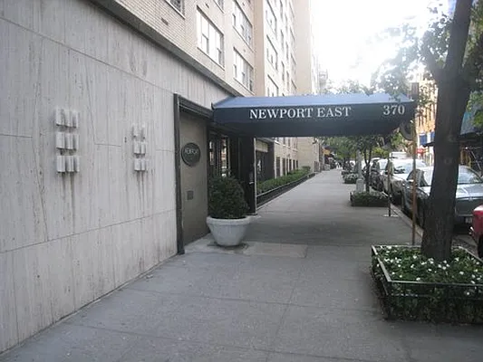 Sold by Manhattan Living | media 2